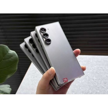 Samsung Galaxy Z Fold6 5G – 7.6 Foldable AMOLED, Snapdragon 8 Gen 3, 12GB RAM