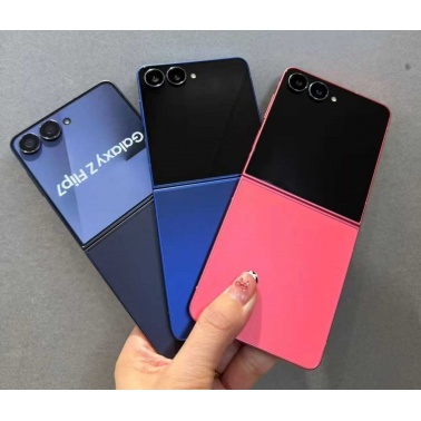 Samsung Galaxy Z Flip7 – Brand New US Version, 12GB RAM, 256GB Storage, Foldable Smartphone