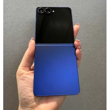 Samsung Galaxy Z Flip7 – Brand New US Version, 12GB RAM, 256GB Storage, Foldable Smartphone